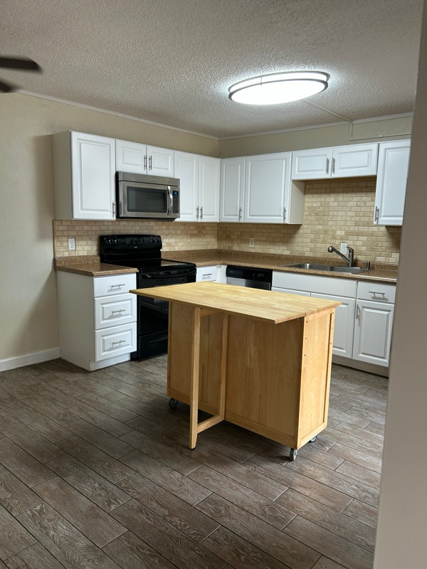 Building Photo - 3824 Saxon Dr