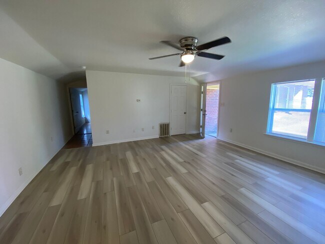 Foto del edificio - 1723 W Matthews Ave