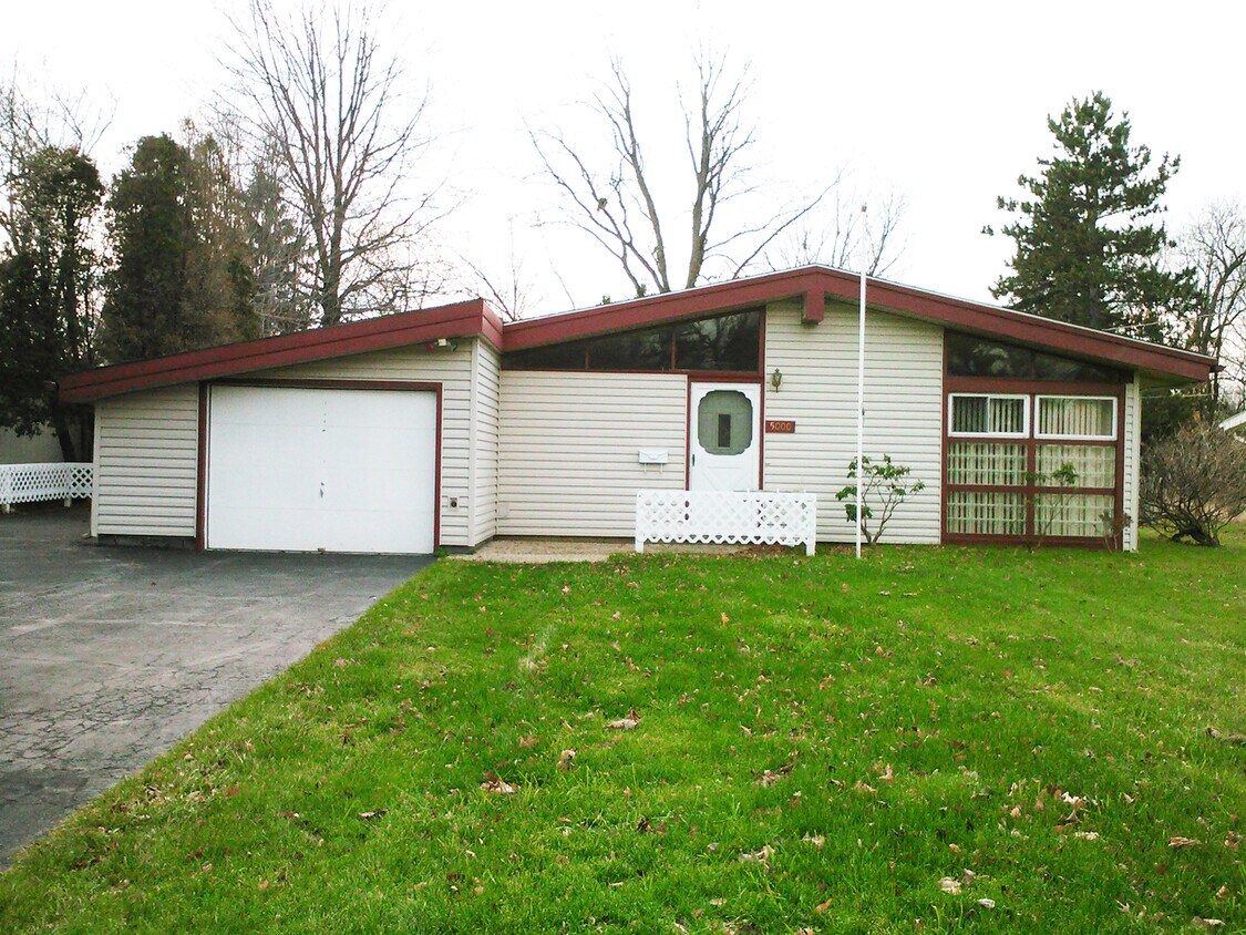 Primary Photo - Completely Renovated Highly Sought Ranch S...