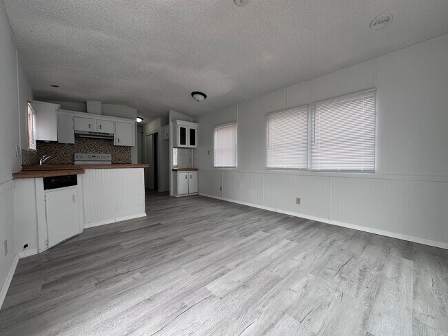 Foto del edificio - 1Bed/1Bath **RENT TO OWN OPPORTUNITY**