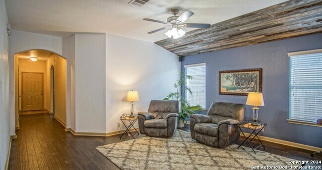 Building Photo - 739 Guna Dr