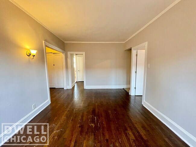Building Photo - 1353 W Touhy Ave