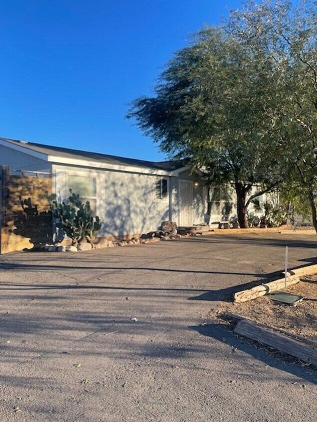 Foto principal - 3-bedroom 2.5-bathroom home with RV space in Littlefield AZ