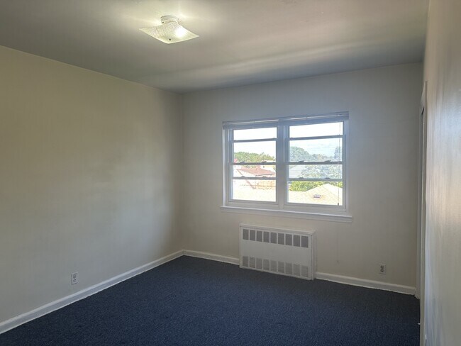 Building Photo - 15043 Bayside Ave