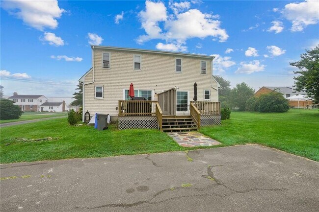 Building Photo - 223 Oliphant Ln