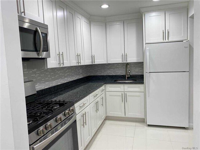 Foto del edificio - 34-32 70th St