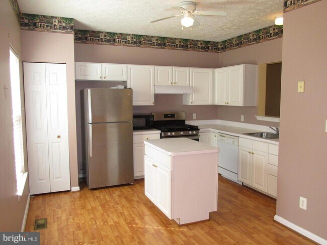 Building Photo - 19 Oaksylvan Way