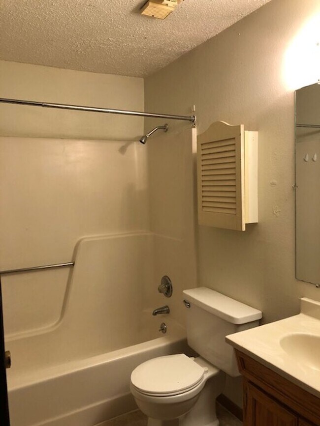 Foto del edificio - 1 Bedroom Apartment in Iowa City