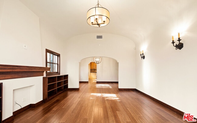 Foto del edificio - 637 N Alta Vista Blvd