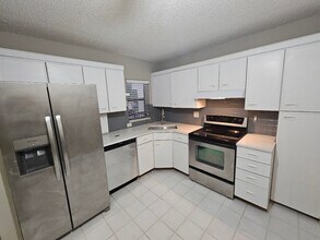 Building Photo - 1913 Carambola Cir S