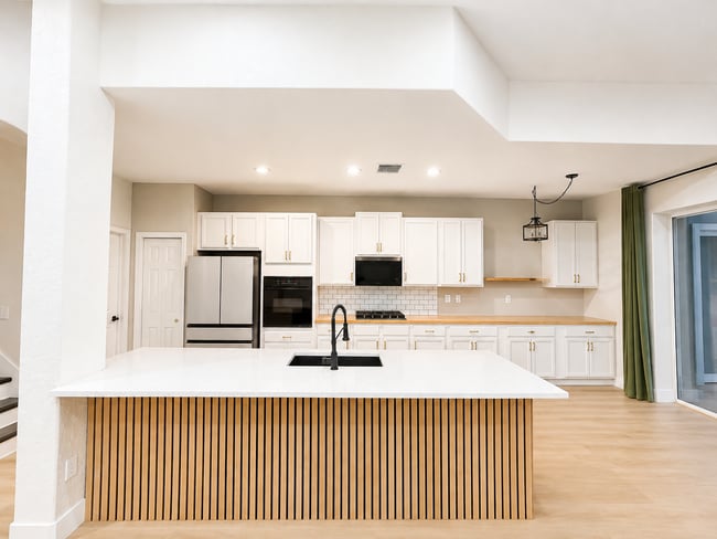 Building Photo - 10725 Banfield Dr