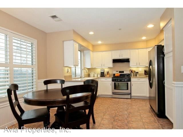 Building Photo - 3 br, 2.5 bath House - 390 Genoa Dr.