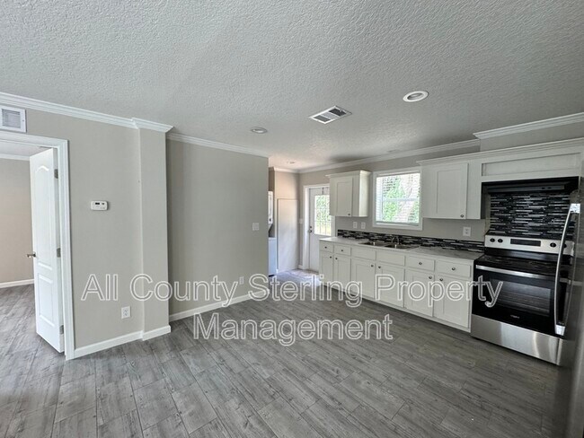 Building Photo - 175 SW Bulldawg Gln