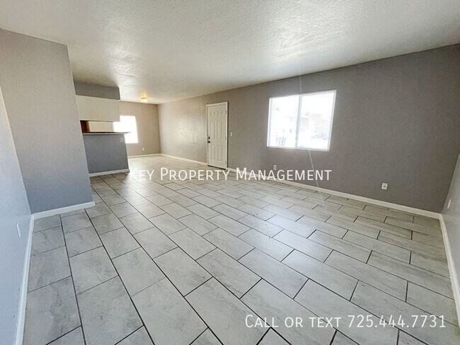 Foto del edificio - 3 BEDROOM 2 BATHROOM CONDO NEAR NELLIS AFB