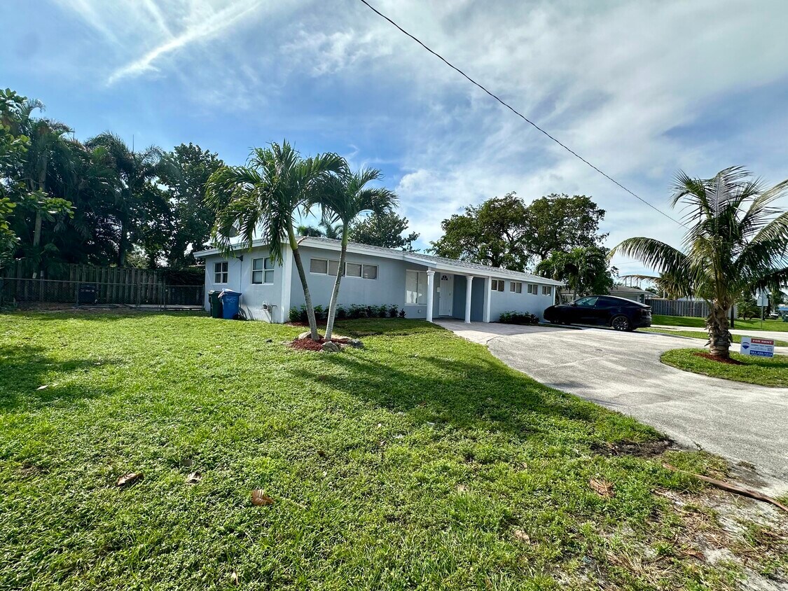 Primary Photo - 650 NW 39th St