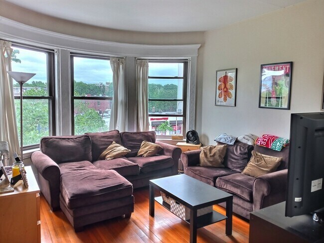 Foto del edificio - 1382 Beacon St