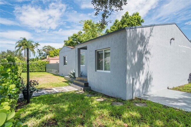 Building Photo - 570 NW 49th St