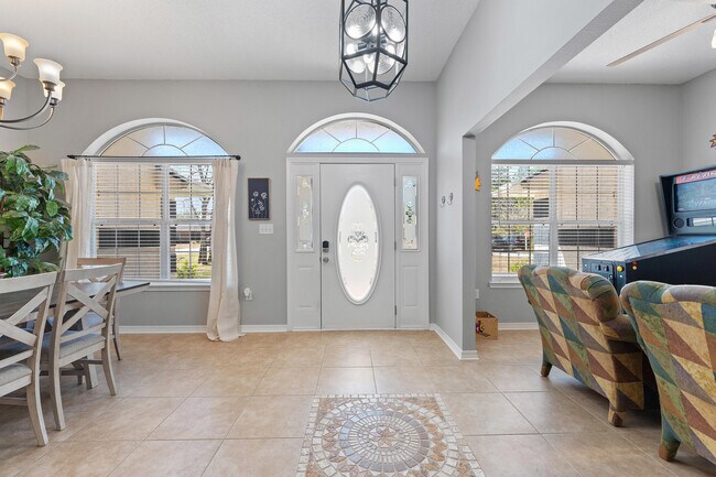 Building Photo - 2440 Sunrise Dr