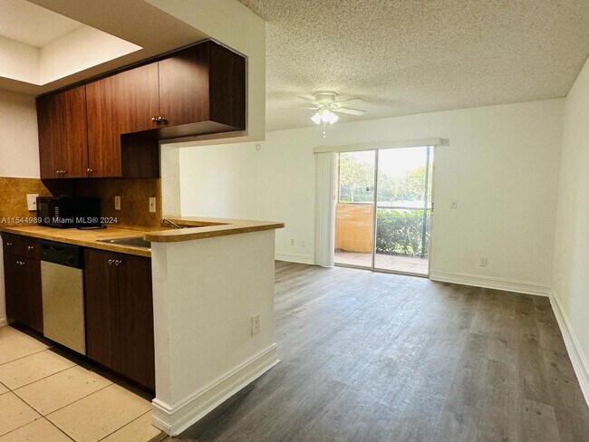 Foto del edificio - 8471 SW 5th St