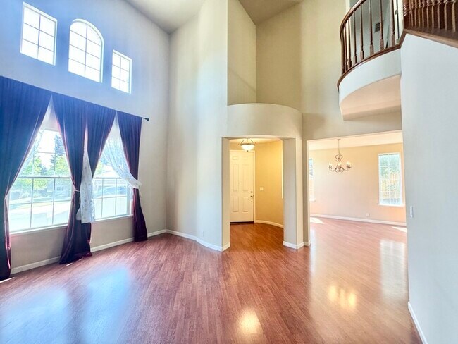 Foto del edificio - Beautiful large 4 bedroom home in rocklin!