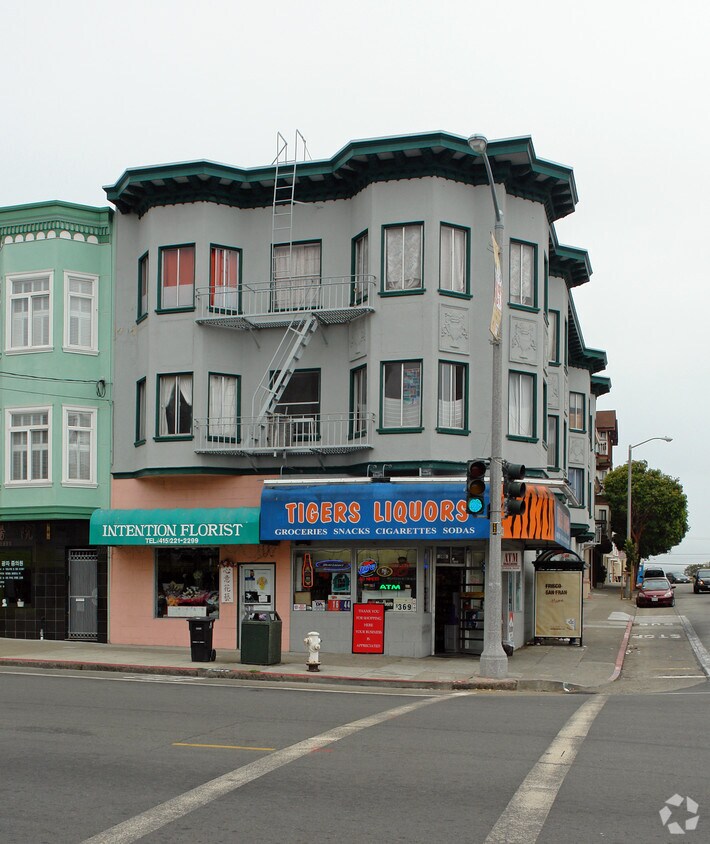 Building Photo - 395 25th Ave