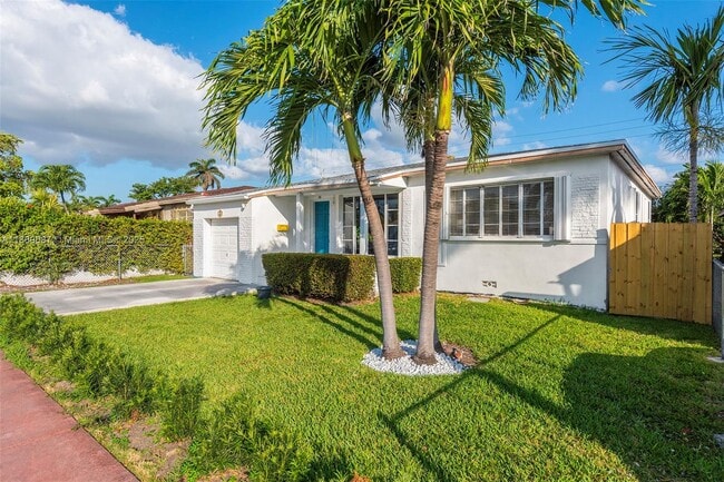 Building Photo - 1545 Normandy Dr