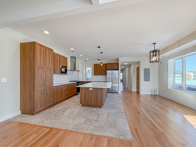 Building Photo - 6411 W Irving Park Rd