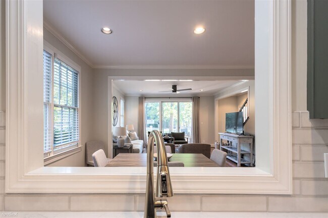 Building Photo - 3 br, 3 bath Townhome - 125 Woodcrest Dr
