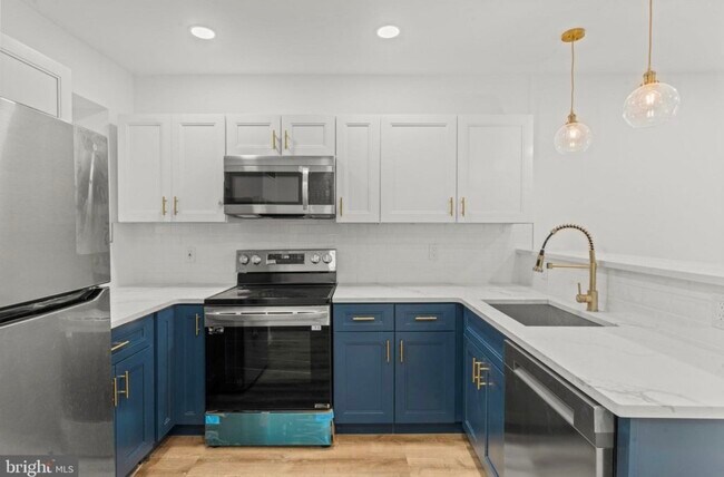 Building Photo - 5117 W Girard Ave