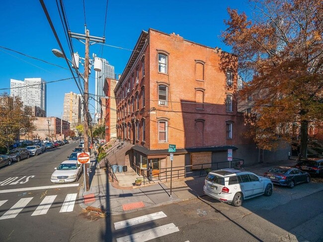 Building Photo - 200 Warren St