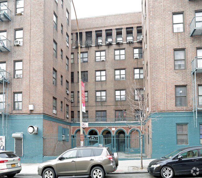 Foto del edificio - 384 E 193rd St