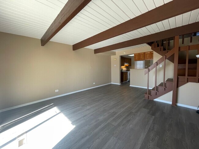 Building Photo - 527 Meadow Green Ln