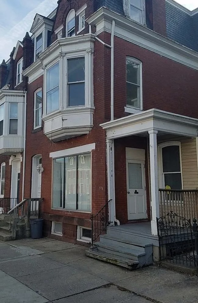 Building Photo - 574 W Market St
