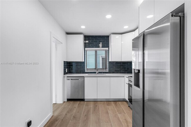 Building Photo - 4230 SW 15th St