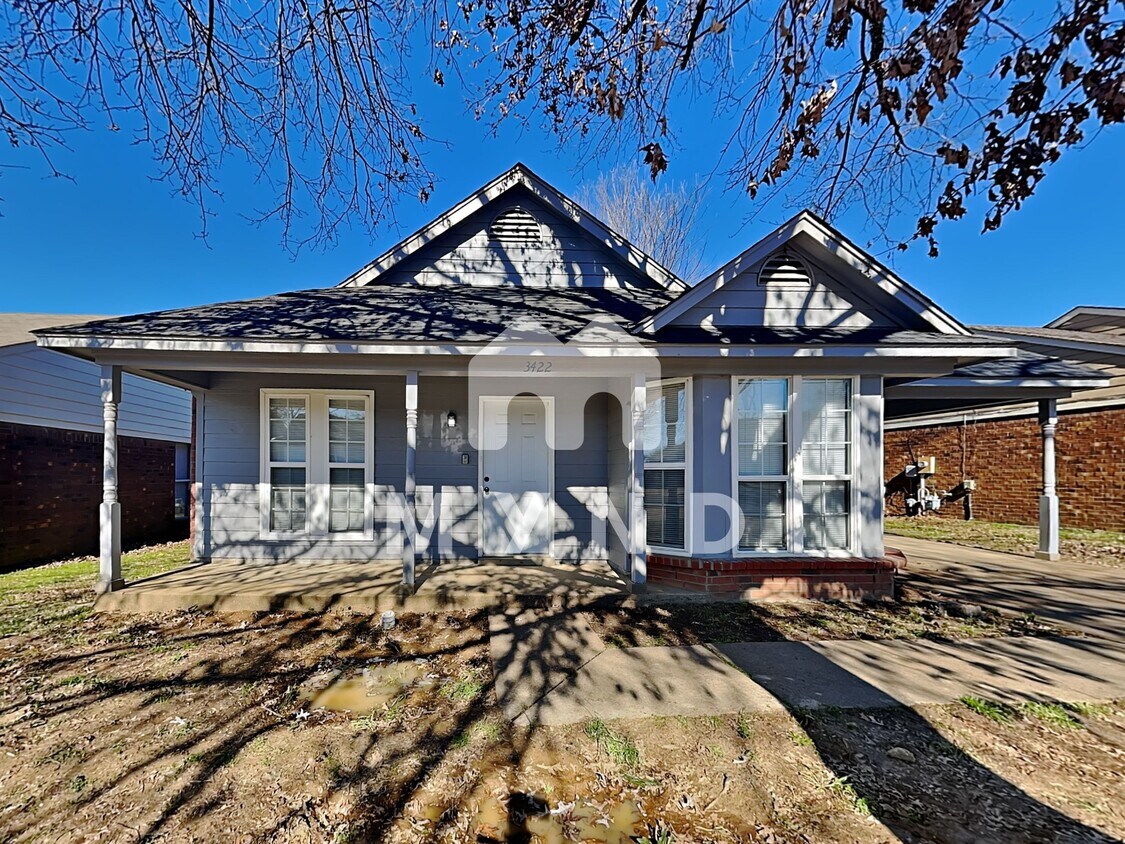 Primary Photo - 3422 Laurelwood St