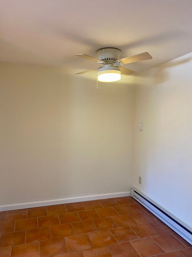 Foto del edificio - 1360-1362 1/2 Alpine Ave.