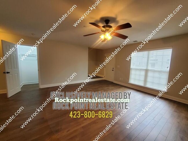 Building Photo - Beautiful Townhouse off of E. Brainerd Rd!