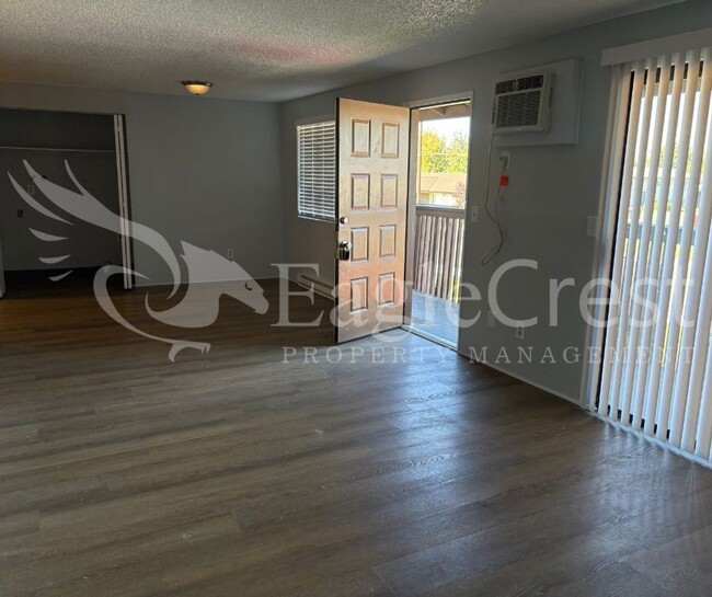 Building Photo - 320NEC