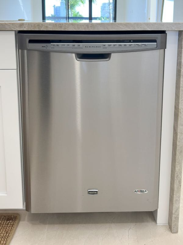 Building Photo - 4800 Bayview Dr