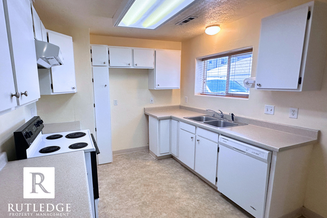 Foto del edificio - 3 Bedroom House in Central Point!