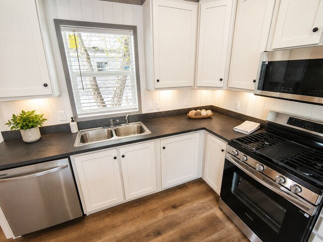 Building Photo - 5168 Champagne Dr