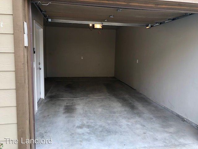 Building Photo - 6300 Locarno Dr