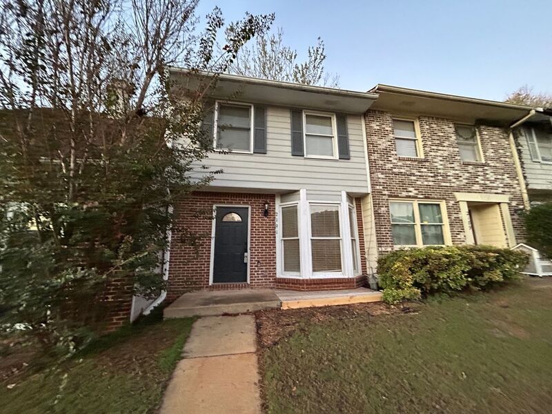 Primary Photo - 2191 Cheshire Dr