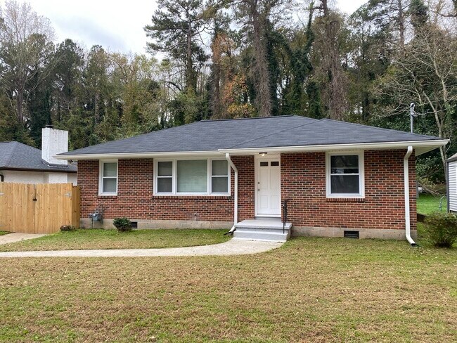 Building Photo - 571 Westmeath Dr SW