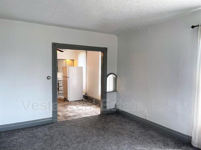 Building Photo - 1213 W Market St