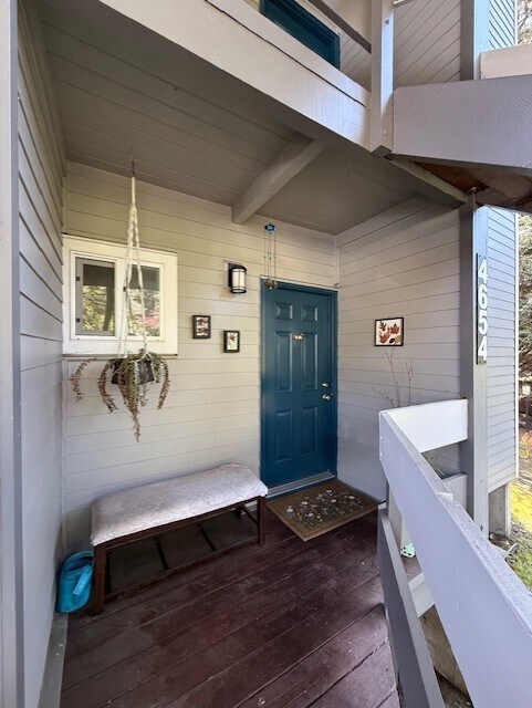 Foto del edificio - 4654 Lower Dr