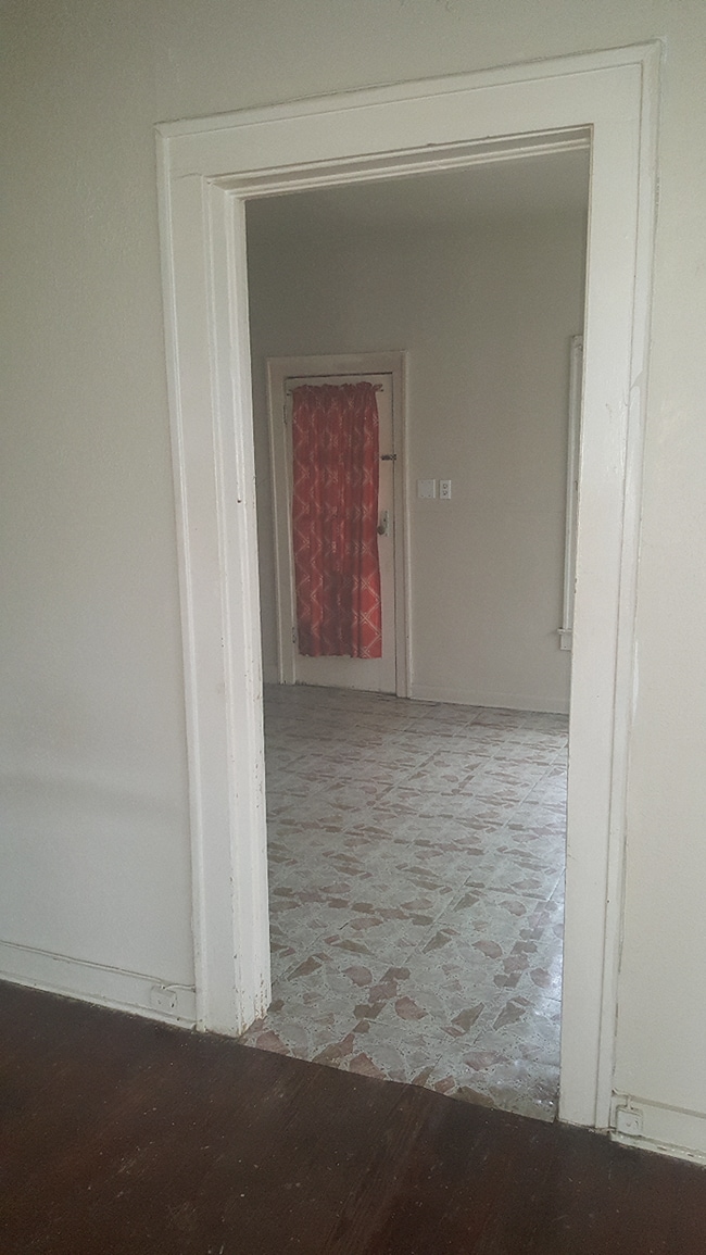 Building Photo - Two room efficiency