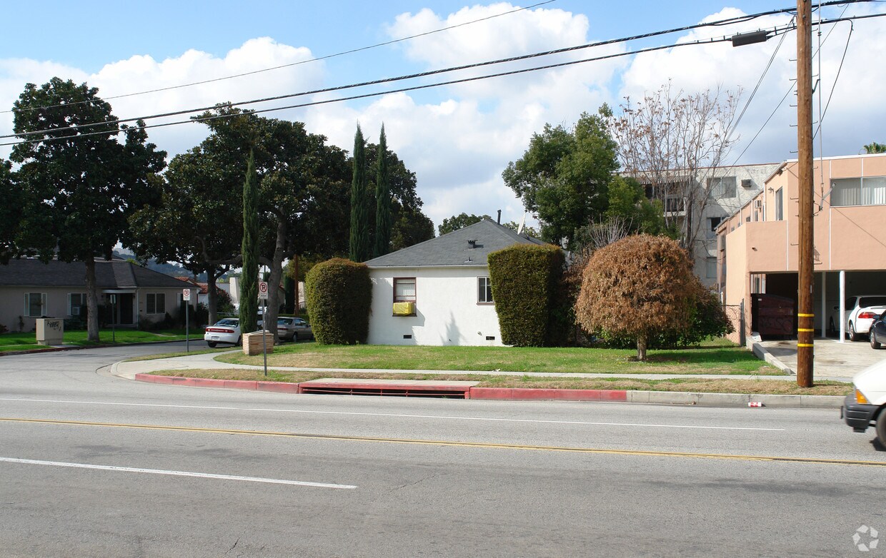 Building Photo - 1391 E Windsor Rd