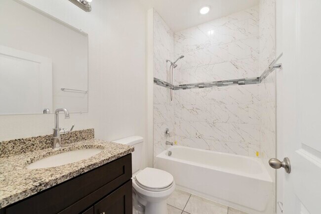 Building Photo - 464 Marion Oaks Dr