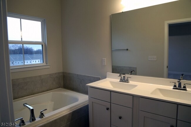 Building Photo - 27 Clausen Ct